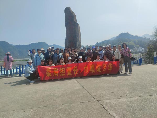 公司機(jī)關(guān)黨支部、工程服務(wù)支部聯(lián)合舉辦“三八”節(jié)主題活動(dòng)